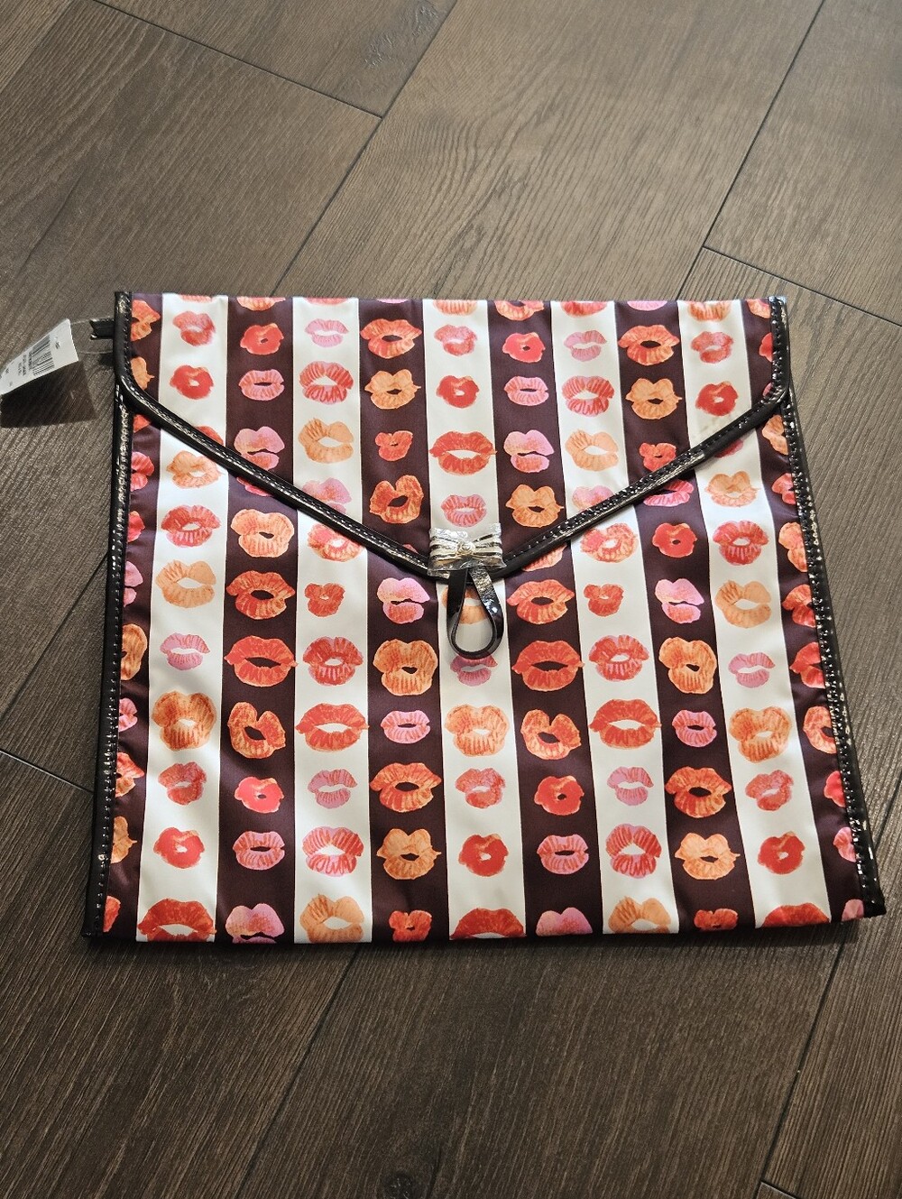 NWT Henri Bendel Kiss & Tell Lingerie Travel Organizer Lip Print